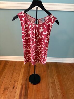 Ann Taylor Red and Cream Floral Sleeveless Shell